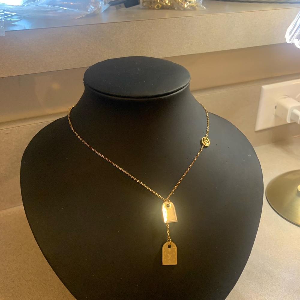 Chic Gold Tag Pendant Necklace